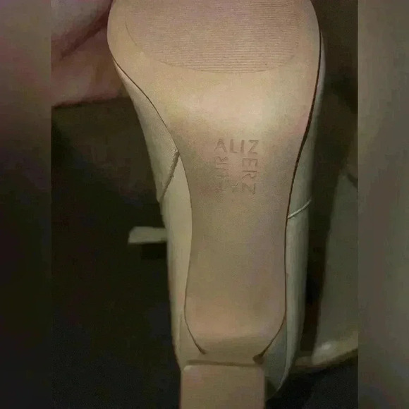 Cream Heeled Booties size 6.5 - Picture 4 of 7